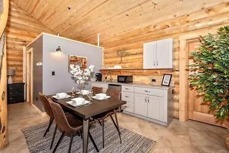Studio Apartment At Sugarloaf Log House
