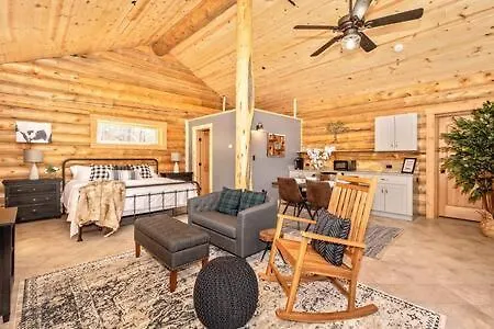 Studio Apartment At Sugarloaf Log House