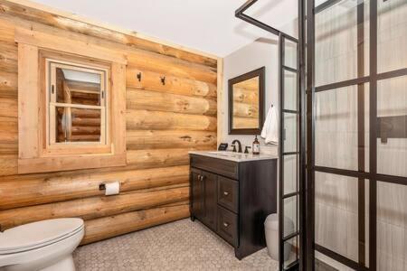 At Sugarloaf Log House Apartment Dickerson
