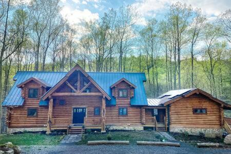 At Sugarloaf Log House Apartment Dickerson