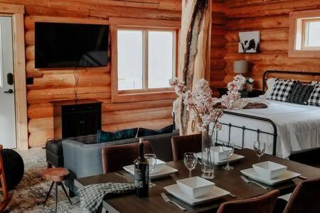 Apartment At Sugarloaf Log House *